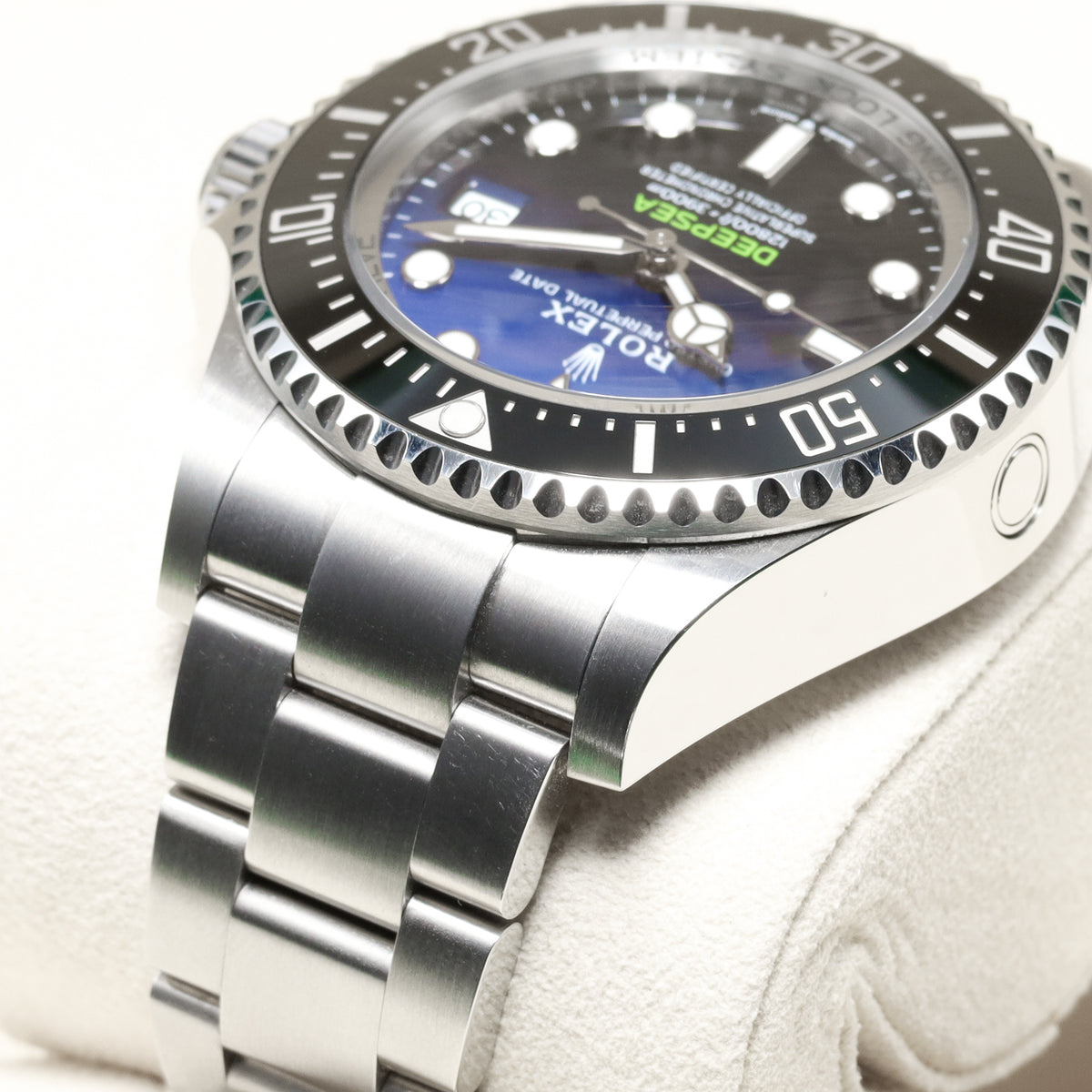 Rolex Sea Dweller 2025 Complete 44mm Oystersteel D-Blue Gradient Dial Black Cerachrom Ceramic Bezel Oyster Bracelet 136660