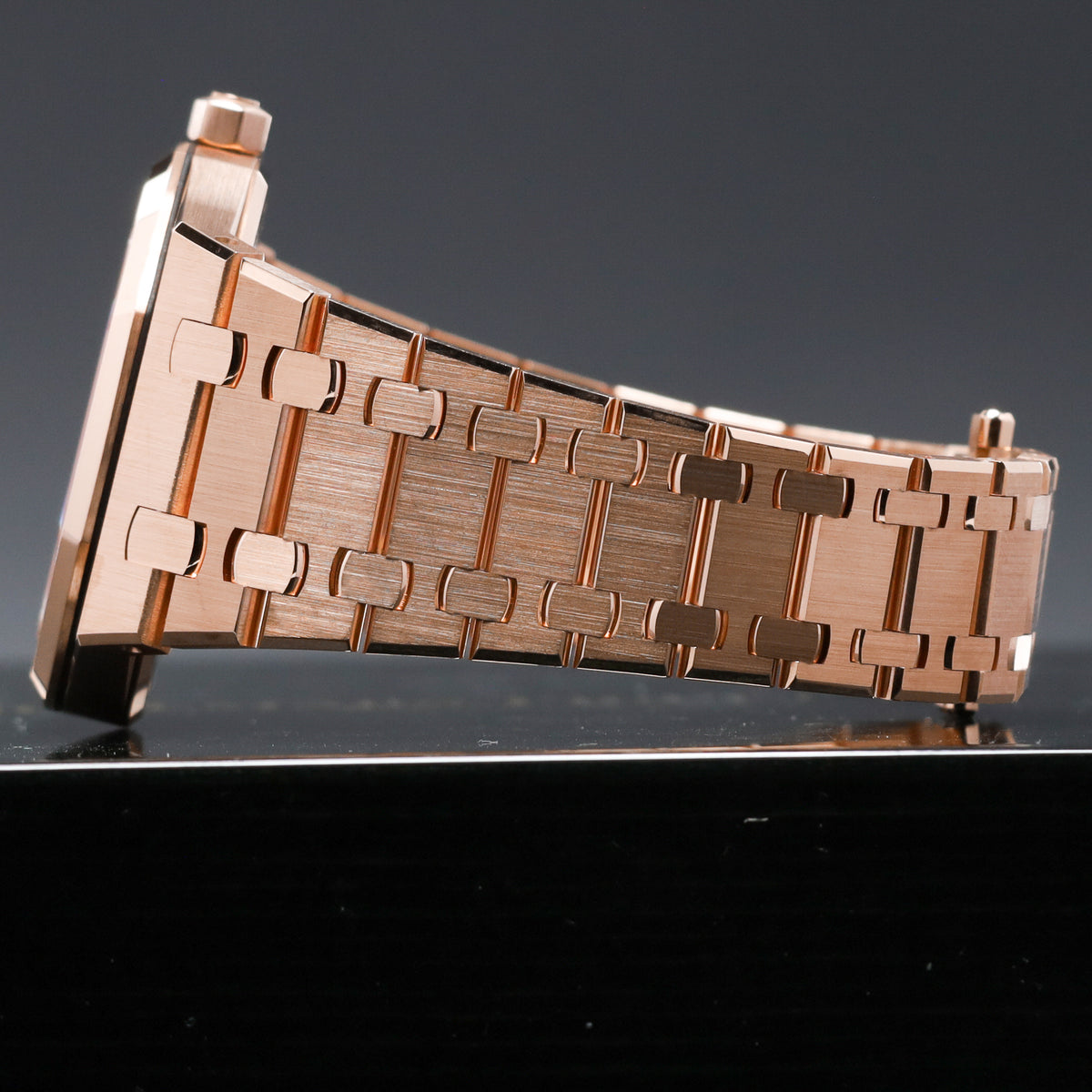 Audmears Piguet Royal Oak Jumbo Complete 18k Rose Gold Blue Dial 18k Rose Gold Bezel 18k Rose Gold Integrated Bracelet 15202OR.OO.1240OR.01