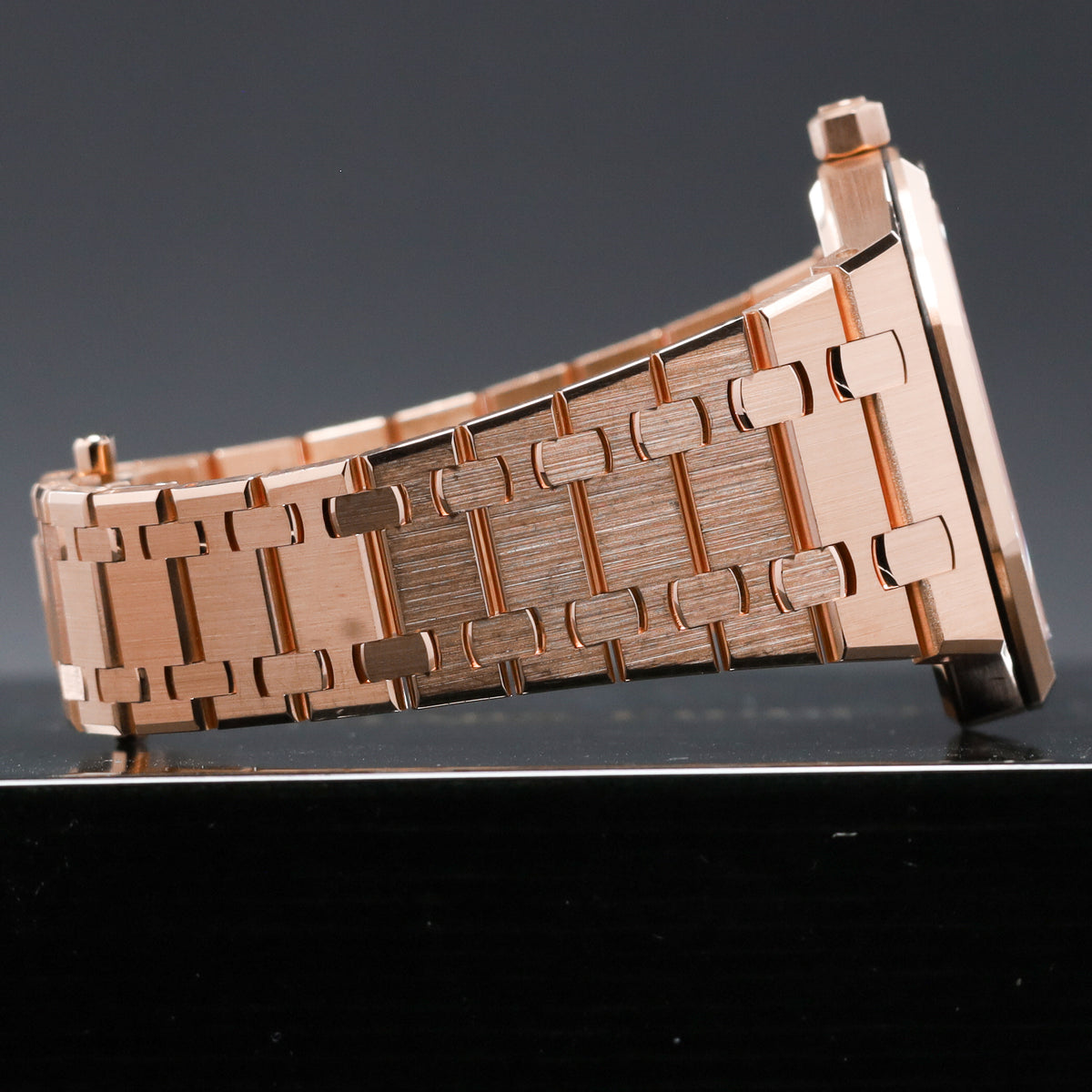 Audmears Piguet Royal Oak Jumbo Complete 18k Rose Gold Blue Dial 18k Rose Gold Bezel 18k Rose Gold Integrated Bracelet 15202OR.OO.1240OR.01