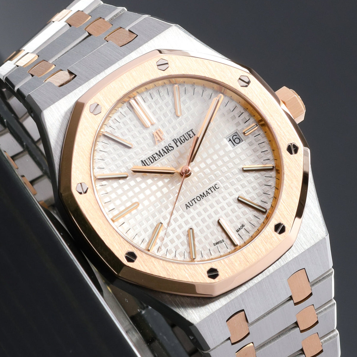 Audemars Royal Oak 2016 41mm Steel 18K Rose Gold White Dial Two-tone Bezel 18K Rose Gold Integrated Bracelet 15400SR