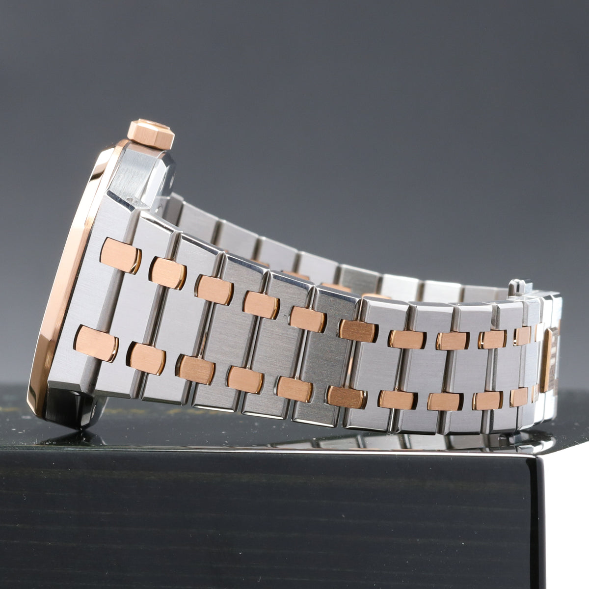Audemars Royal Oak 2016 41mm Steel 18K Rose Gold White Dial Two-tone Bezel 18K Rose Gold Integrated Bracelet 15400SR
