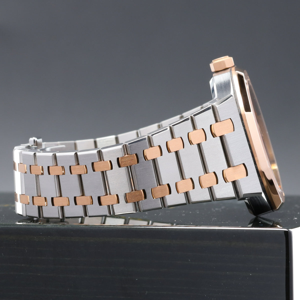 Audemars Royal Oak 2016 41mm Steel 18K Rose Gold White Dial Two-tone Bezel 18K Rose Gold Integrated Bracelet 15400SR