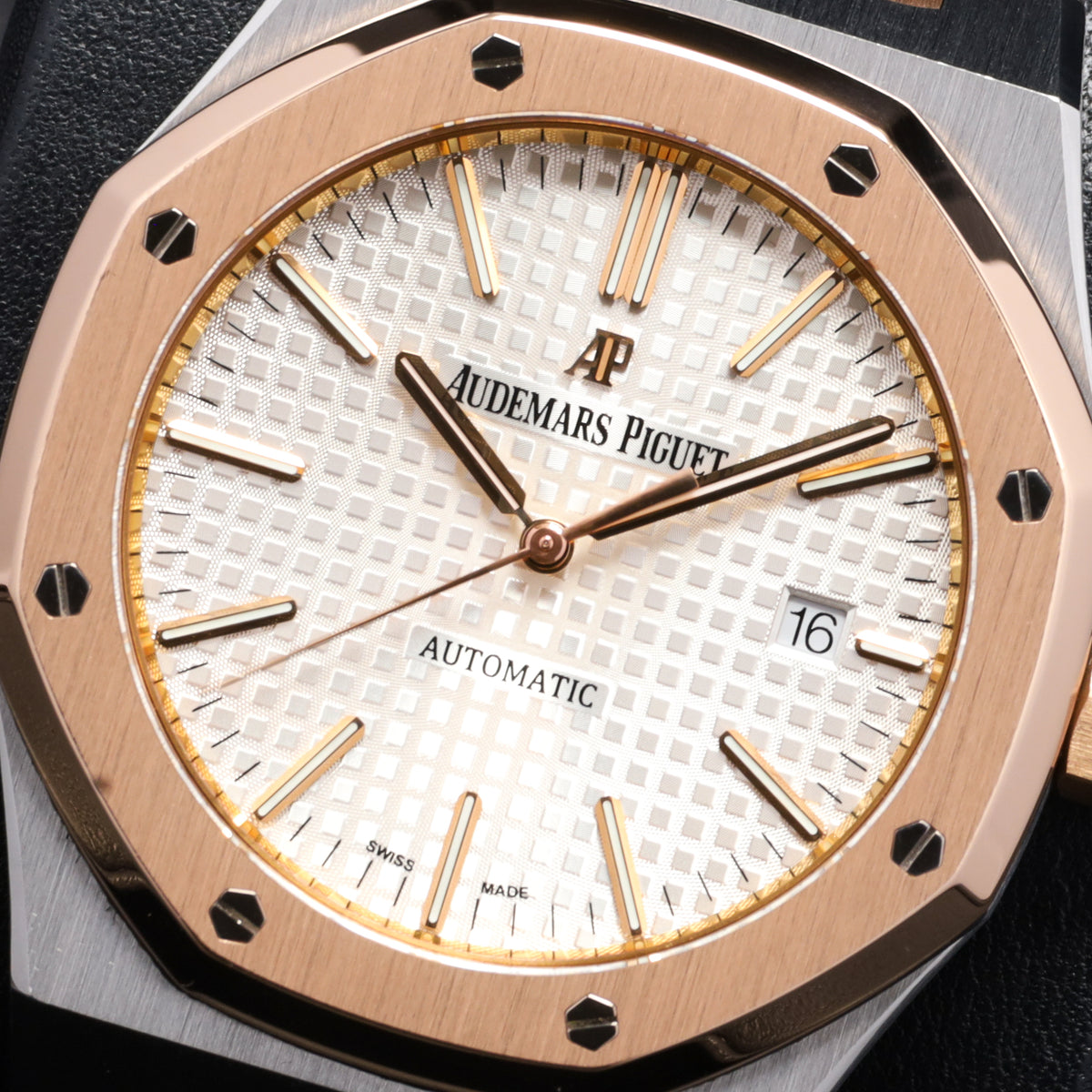 Audemars Royal Oak 2016 41mm Steel 18K Rose Gold White Dial Two-tone Bezel 18K Rose Gold Integrated Bracelet 15400SR