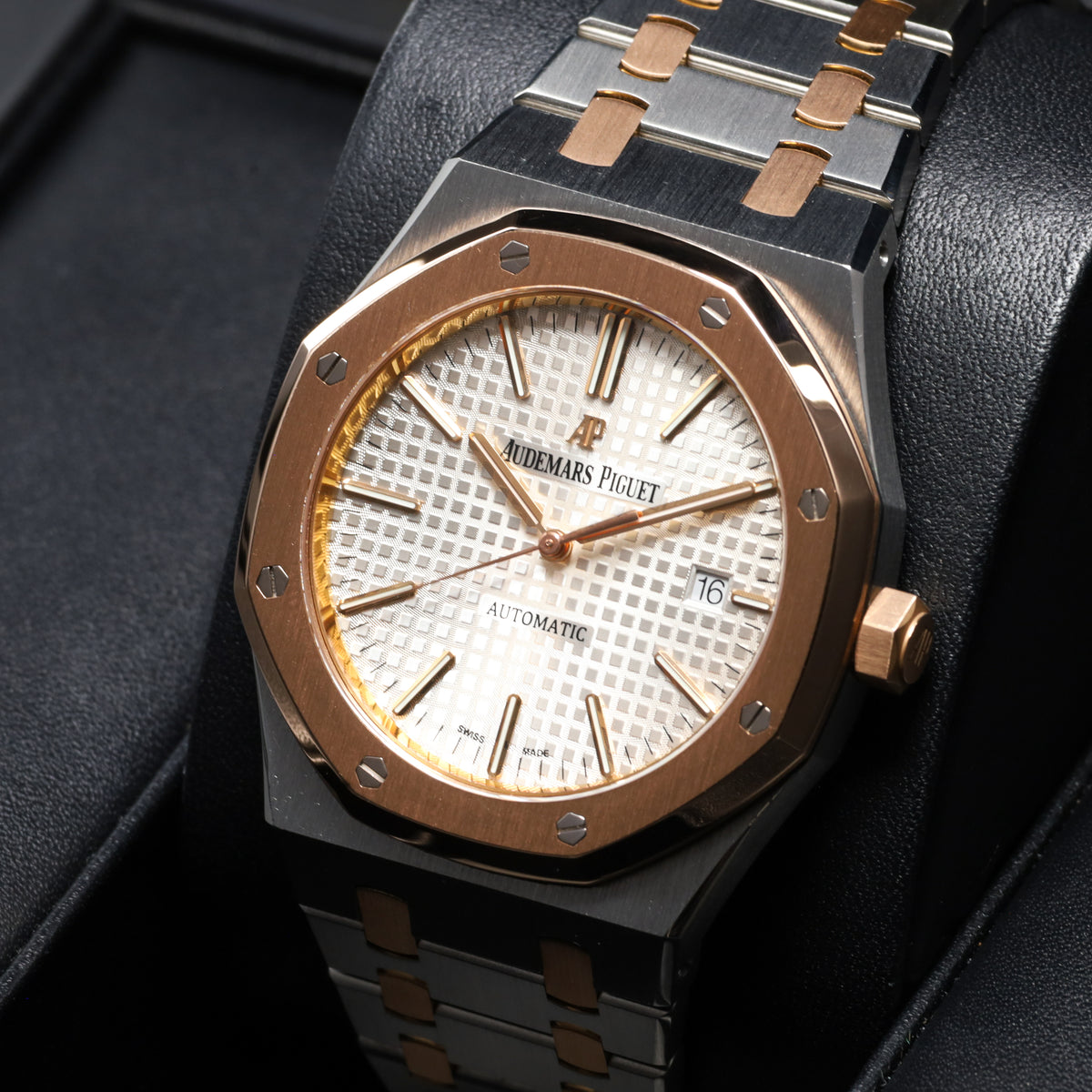 Audemars Royal Oak 2016 41mm Steel 18K Rose Gold White Dial Two-tone Bezel 18K Rose Gold Integrated Bracelet 15400SR