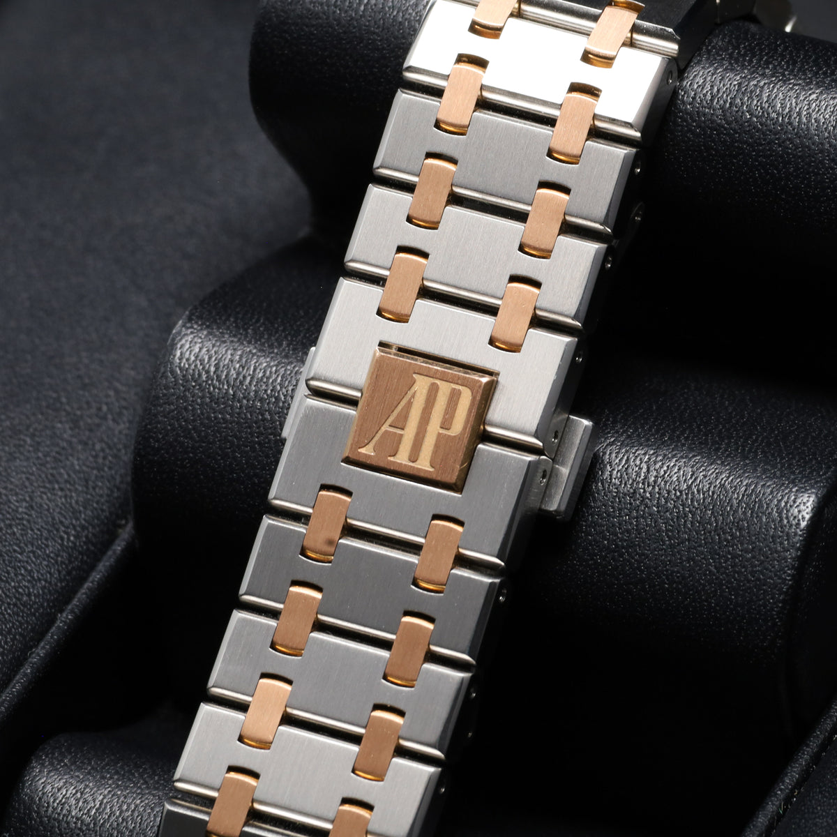 Audemars Royal Oak 2016 41mm Steel 18K Rose Gold White Dial Two-tone Bezel 18K Rose Gold Integrated Bracelet 15400SR