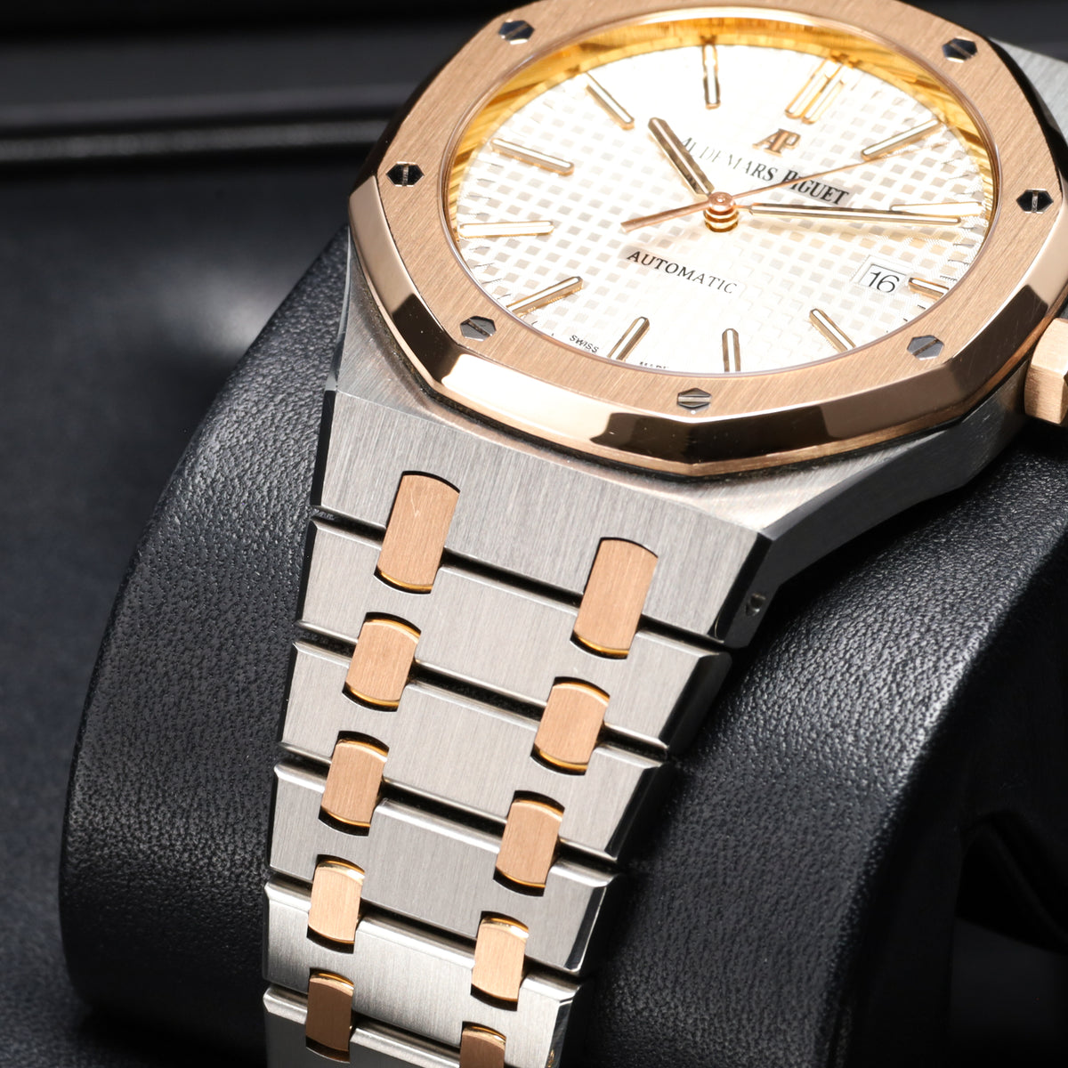 Audemars Royal Oak 2016 41mm Steel 18K Rose Gold White Dial Two-tone Bezel 18K Rose Gold Integrated Bracelet 15400SR
