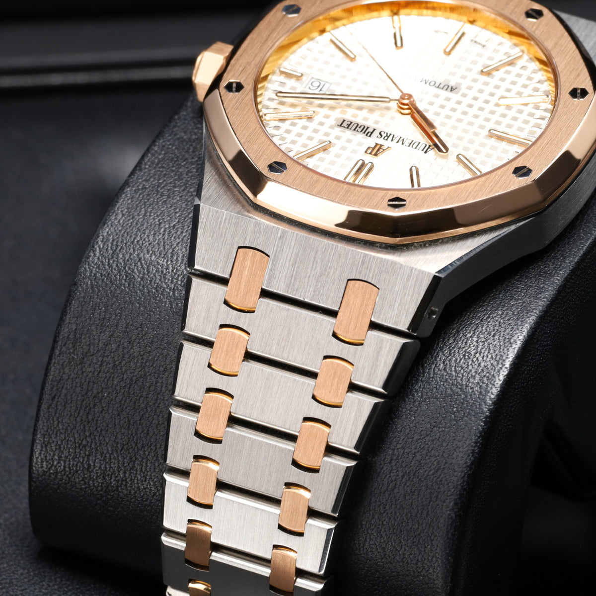 Audemars Royal Oak 2016 41mm Steel 18K Rose Gold White Dial Two-tone Bezel 18K Rose Gold Integrated Bracelet 15400SR