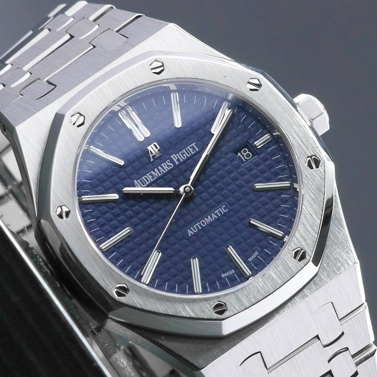 Audemars Piguet Royal Oak 2015 Complete 41mm Stainless Steel Blue Dial Stainless Steel Stainless Steel Integrated Bracelet 15400ST