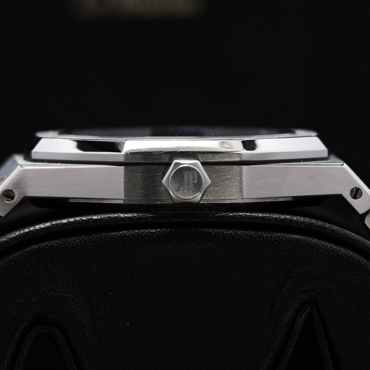Audemars Piguet Royal Oak 2015 Complete 41mm Stainless Steel Blue Dial Stainless Steel Stainless Steel Integrated Bracelet 15400ST