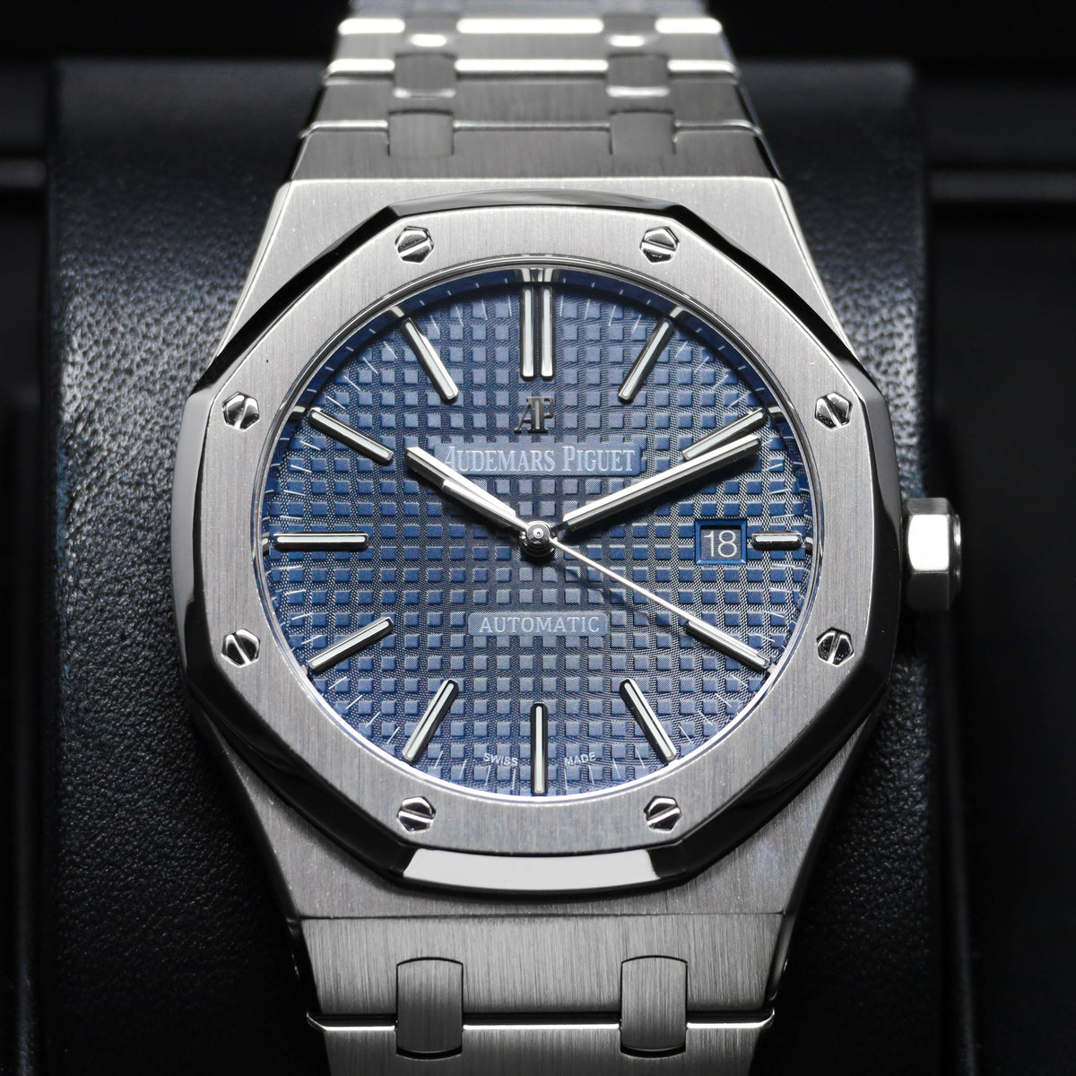 Audemars Piguet Royal Oak 2015 Complete 41mm Stainless Steel Blue Dial Stainless Steel Stainless Steel Integrated Bracelet 15400ST