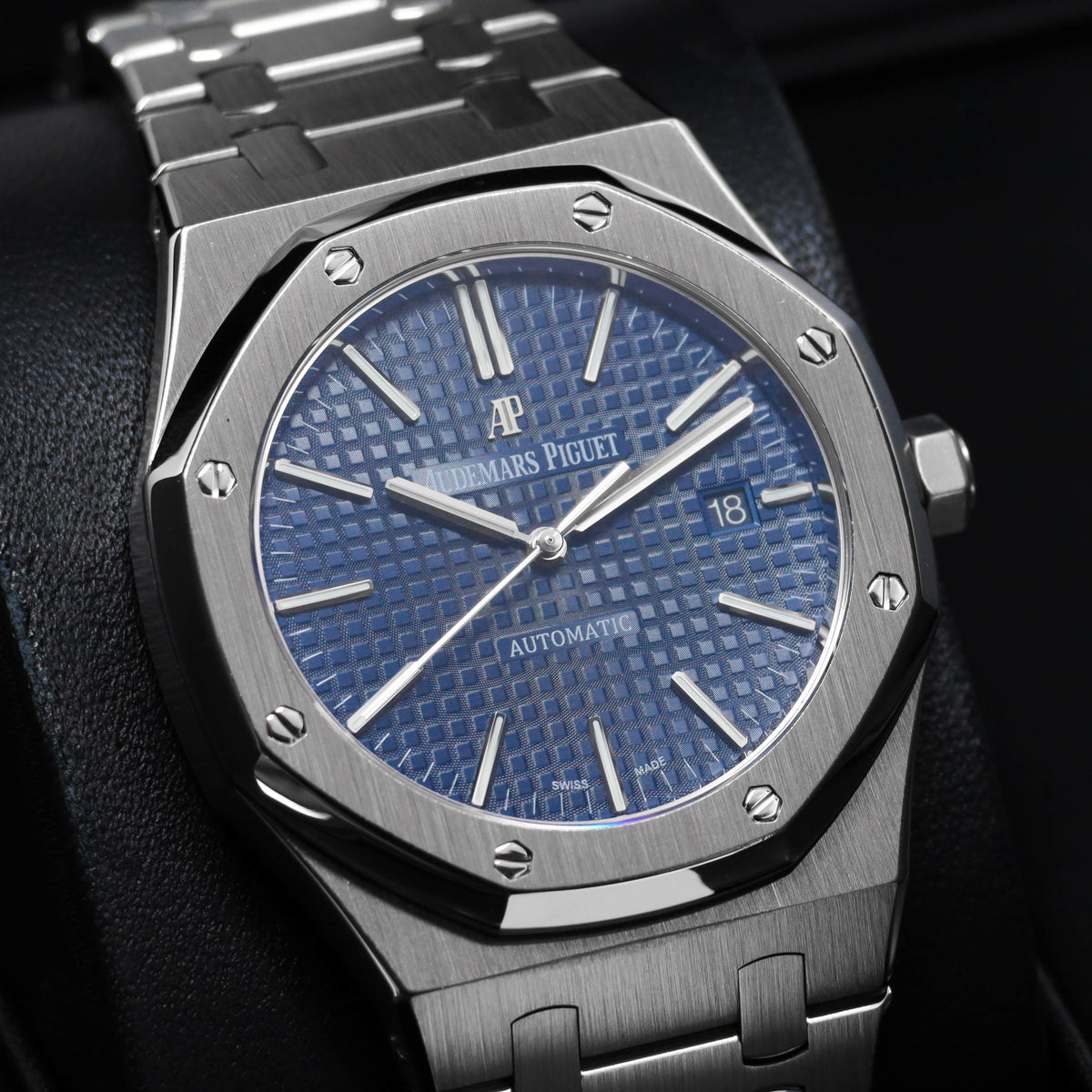 Audemars Piguet Royal Oak 2015 Complete 41mm Stainless Steel Blue Dial Stainless Steel Stainless Steel Integrated Bracelet 15400ST