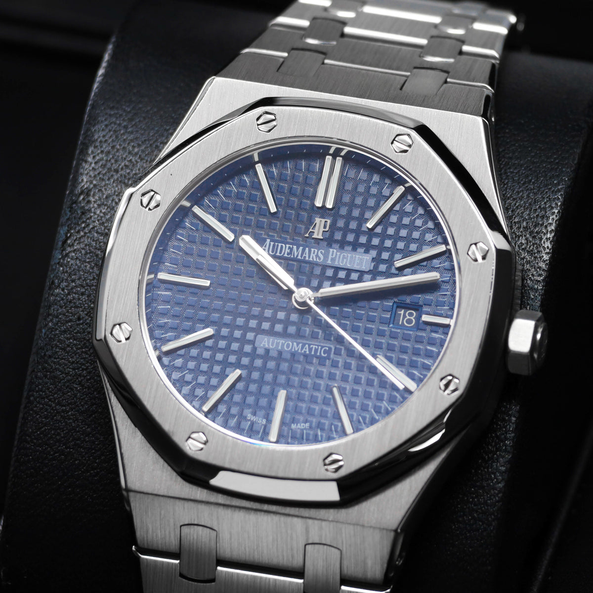 Audemars Piguet Royal Oak 2015 Complete 41mm Stainless Steel Blue Dial Stainless Steel Stainless Steel Integrated Bracelet 15400ST