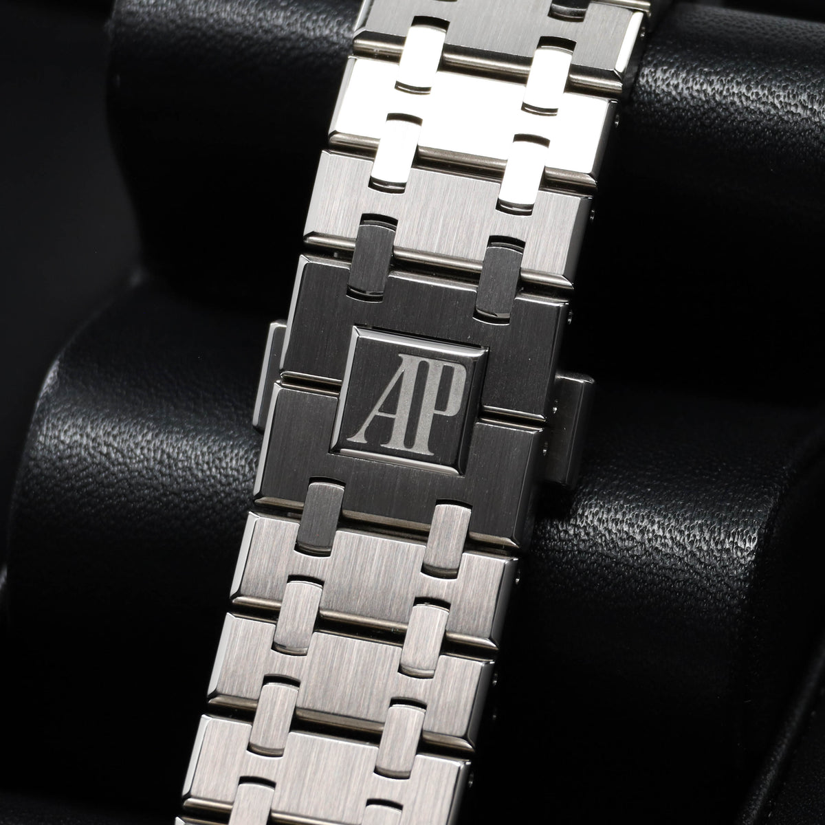 Audemars Piguet Royal Oak 2015 Complete 41mm Stainless Steel Blue Dial Stainless Steel Stainless Steel Integrated Bracelet 15400ST