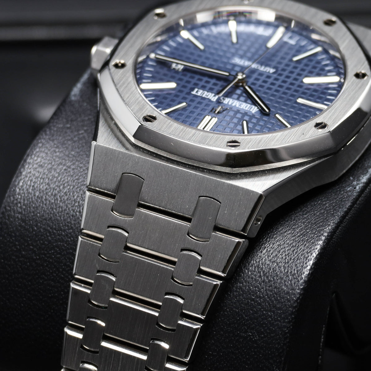 Audemars Piguet Royal Oak 2015 Complete 41mm Stainless Steel Blue Dial Stainless Steel Stainless Steel Integrated Bracelet 15400ST