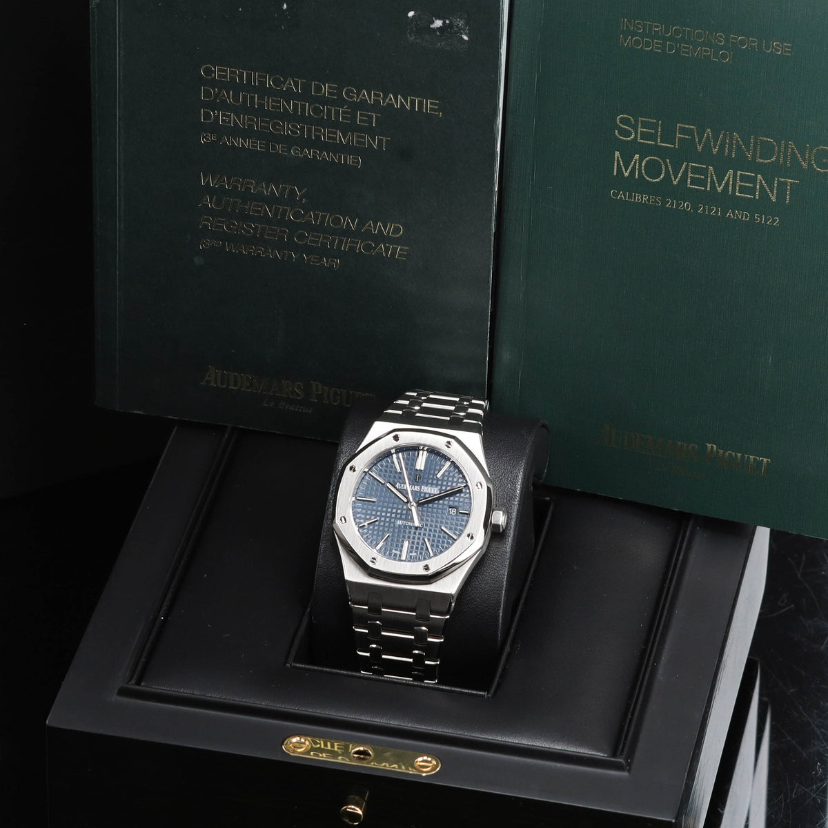 Audemars Piguet Royal Oak 2015 Complete 41mm Stainless Steel Blue Dial Stainless Steel Stainless Steel Integrated Bracelet 15400ST
