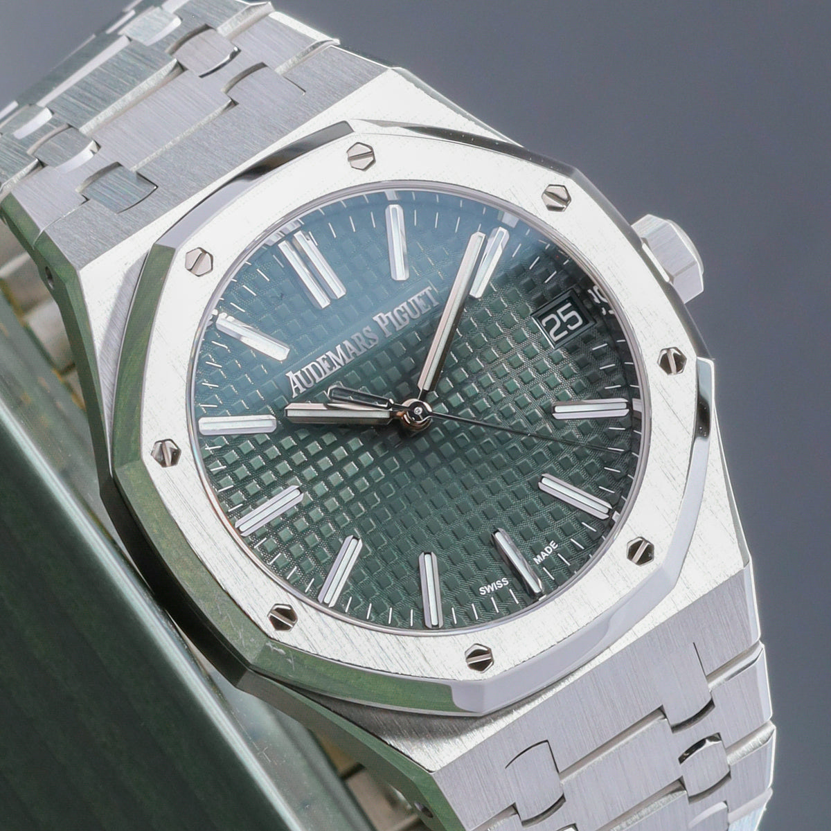 Audemars Piguet Royal Oak Complete 41mm Stainless Steel Green  Grande Tapisserie Dial Stainless Steel Octagonal Bezel stainless Steel Royal Oak Bracelet 15510ST