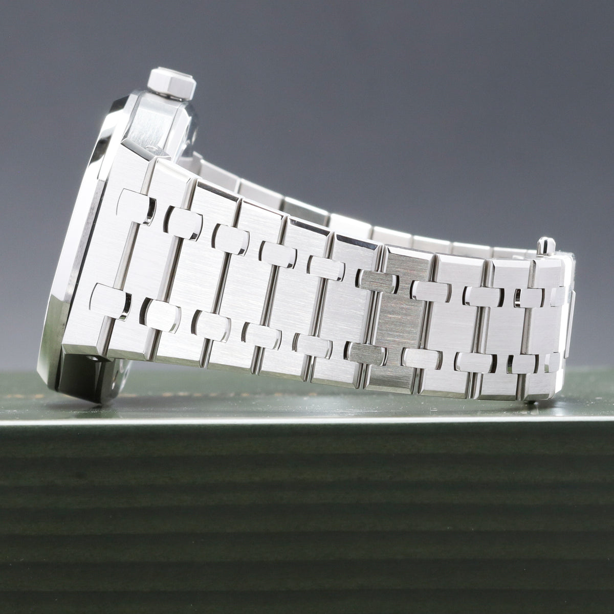 Audemars Piguet Royal Oak Complete 41mm Stainless Steel Green  Grande Tapisserie Dial Stainless Steel Octagonal Bezel stainless Steel Royal Oak Bracelet 15510ST