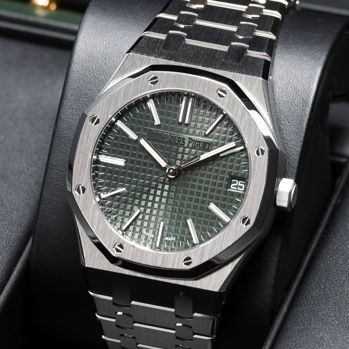 Audemars Piguet Royal Oak Complete 41mm Stainless Steel Green  Grande Tapisserie Dial Stainless Steel Octagonal Bezel stainless Steel Royal Oak Bracelet 15510ST