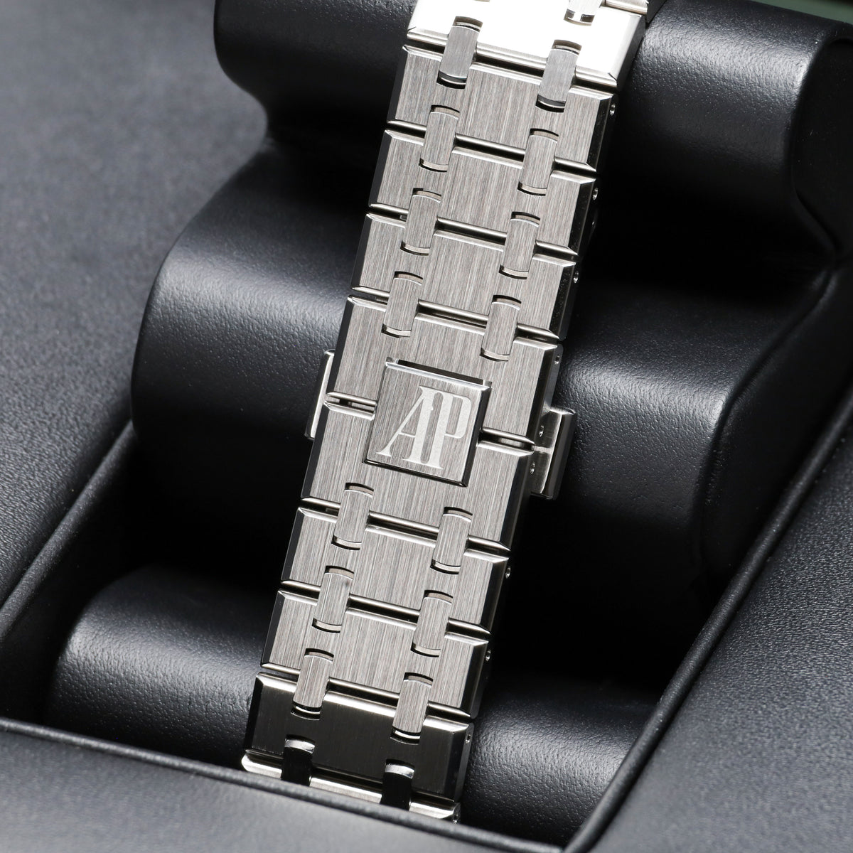 Audemars Piguet Royal Oak Complete 41mm Stainless Steel Green  Grande Tapisserie Dial Stainless Steel Octagonal Bezel stainless Steel Royal Oak Bracelet 15510ST