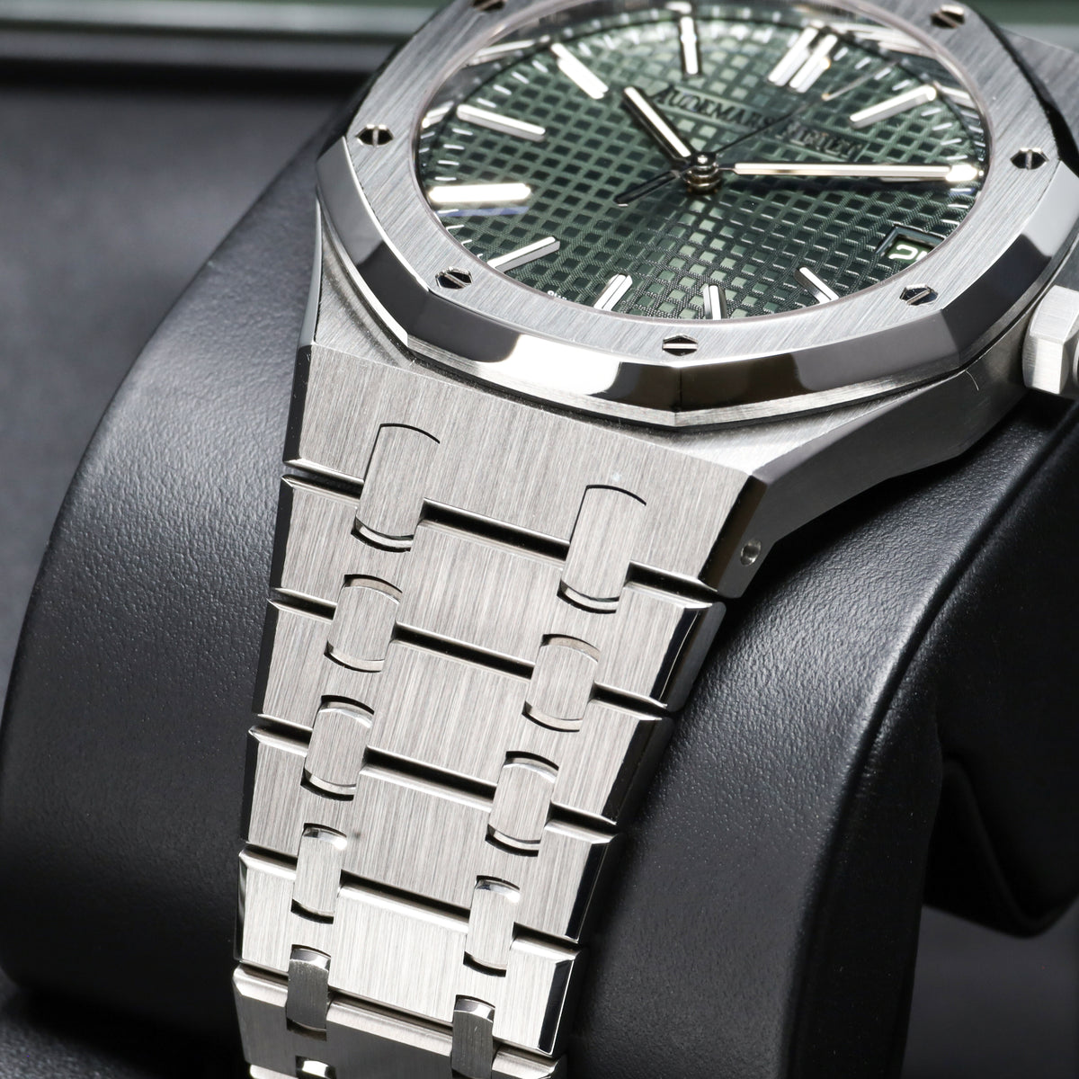 Audemars Piguet Royal Oak Complete 41mm Stainless Steel Green  Grande Tapisserie Dial Stainless Steel Octagonal Bezel stainless Steel Royal Oak Bracelet 15510ST