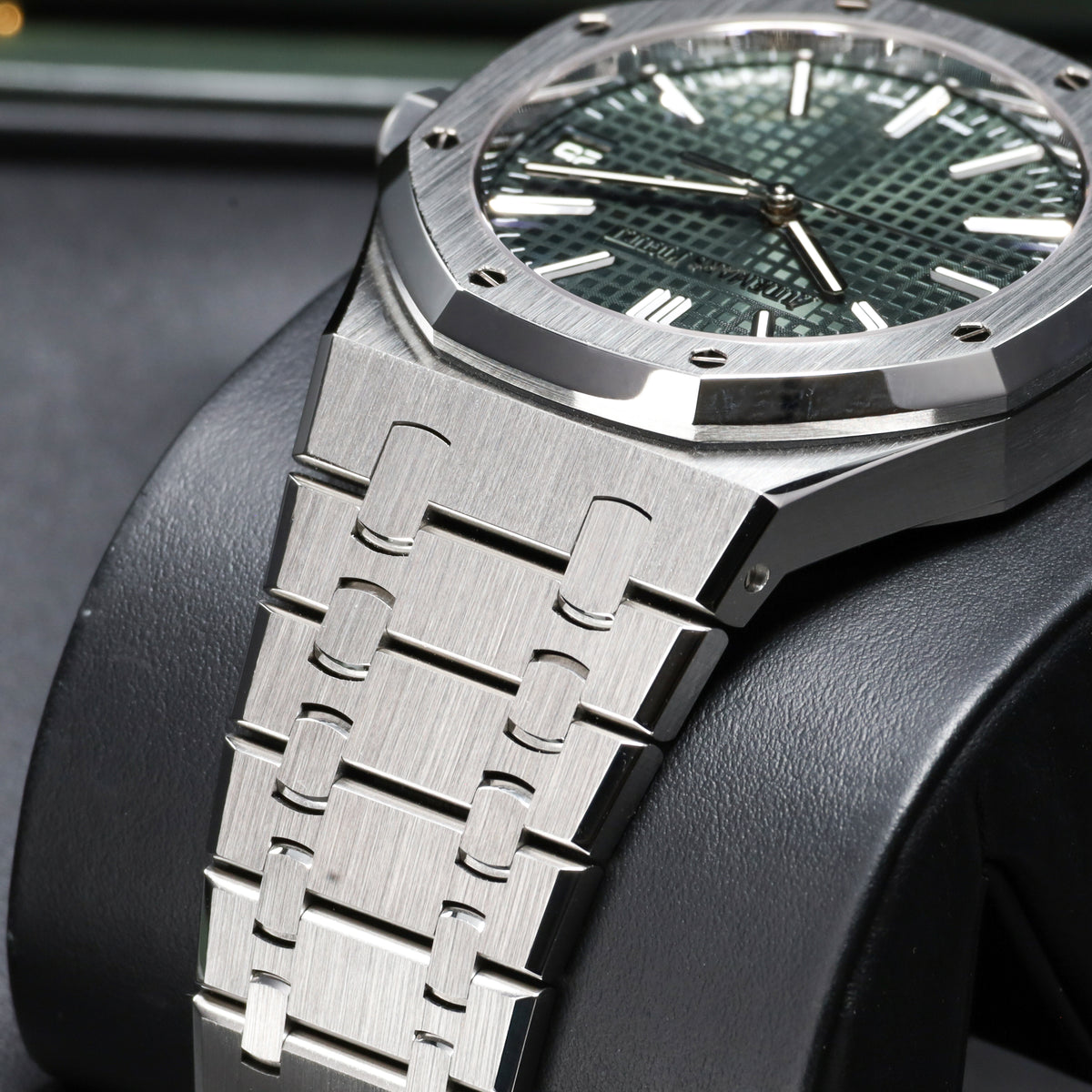 Audemars Piguet Royal Oak Complete 41mm Stainless Steel Green  Grande Tapisserie Dial Stainless Steel Octagonal Bezel stainless Steel Royal Oak Bracelet 15510ST