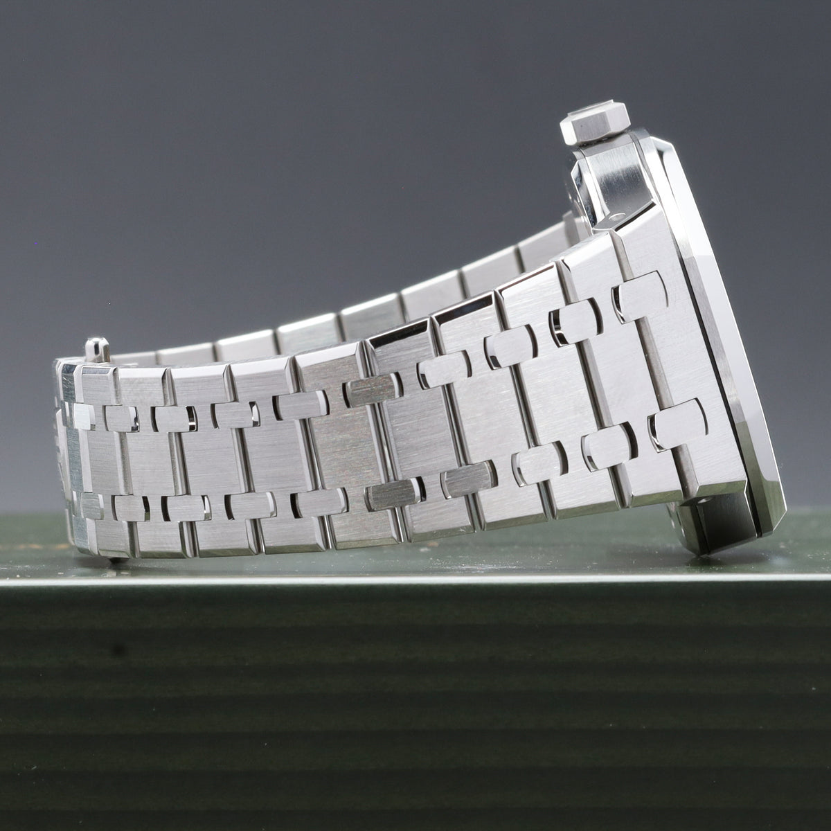 Audemars Piguet Royal Oak Complete 41mm Stainless Steel Black Grande Tapisserie Dial Stainless Steel Octagonal Bezel Stainless Steel Royal Oak Bracelet 15510ST