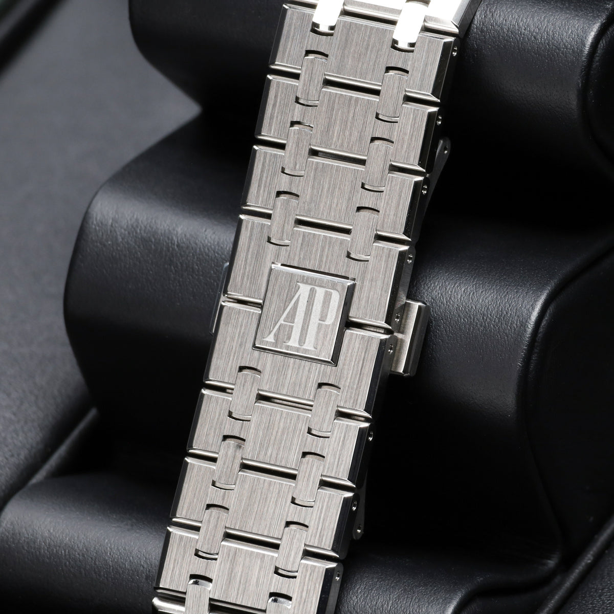 Audemars Piguet Royal Oak Complete 41mm Stainless Steel Black Grande Tapisserie Dial Stainless Steel Octagonal Bezel Stainless Steel Royal Oak Bracelet 15510ST