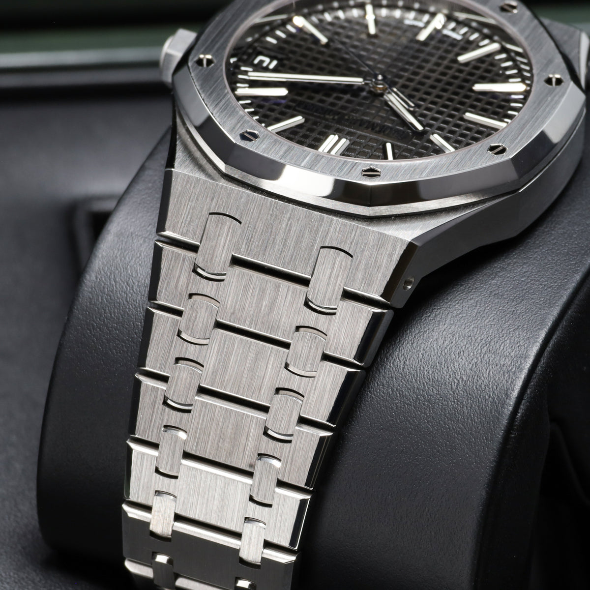Audemars Piguet Royal Oak Complete 41mm Stainless Steel Black Grande Tapisserie Dial Stainless Steel Octagonal Bezel Stainless Steel Royal Oak Bracelet 15510ST