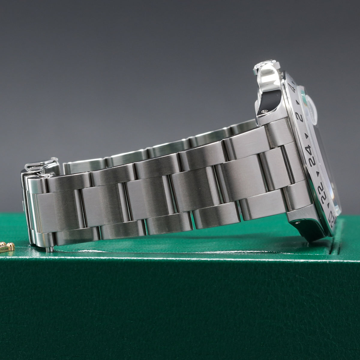 Rolex Explorer II Polar GMT 1999 40mm White Dial Steel Case Silver Bezel Oyster Bracelet 16570