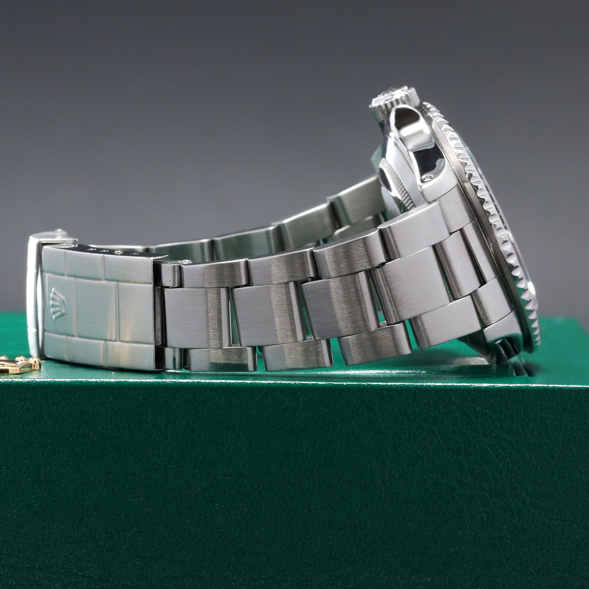 Rolex Submariner 1990 40mm Stainless Steel Black Dial Black Aluminum Unidirectional Rotating Bezel Oyster Bracelet 16610