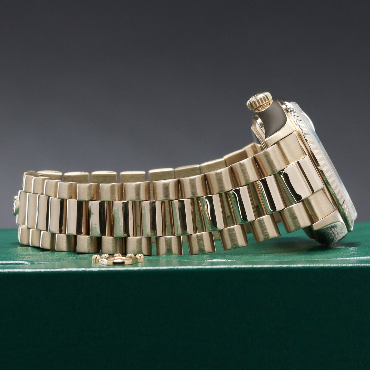 Rolex Day Date 1985 36mm 18k Yellow Gold Champagne with Roman Numerals Dial 18k Yellow Gold Fluted Bezel President Bracelet 18038