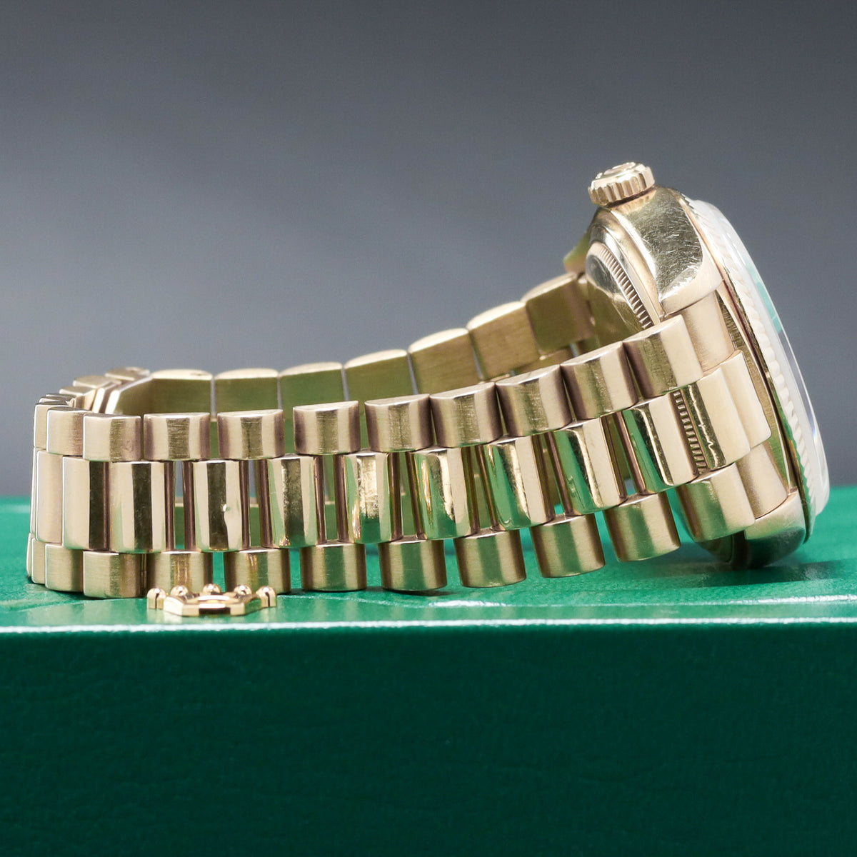 Rolex Day Date 1980 36mm 18k Yellow Gold Champagne Dial 18k Yellow Gold Fluted Bezel President Bracelet 18038