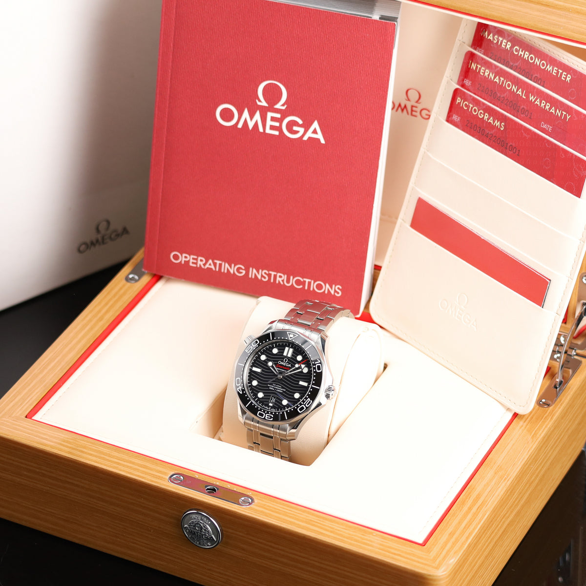 Omega Seamaster Diver 300M 2024 Complete 42mm Stainless steel Black Dial Black ceramic Bezel Stainless steel 210.30.42.20.01.001