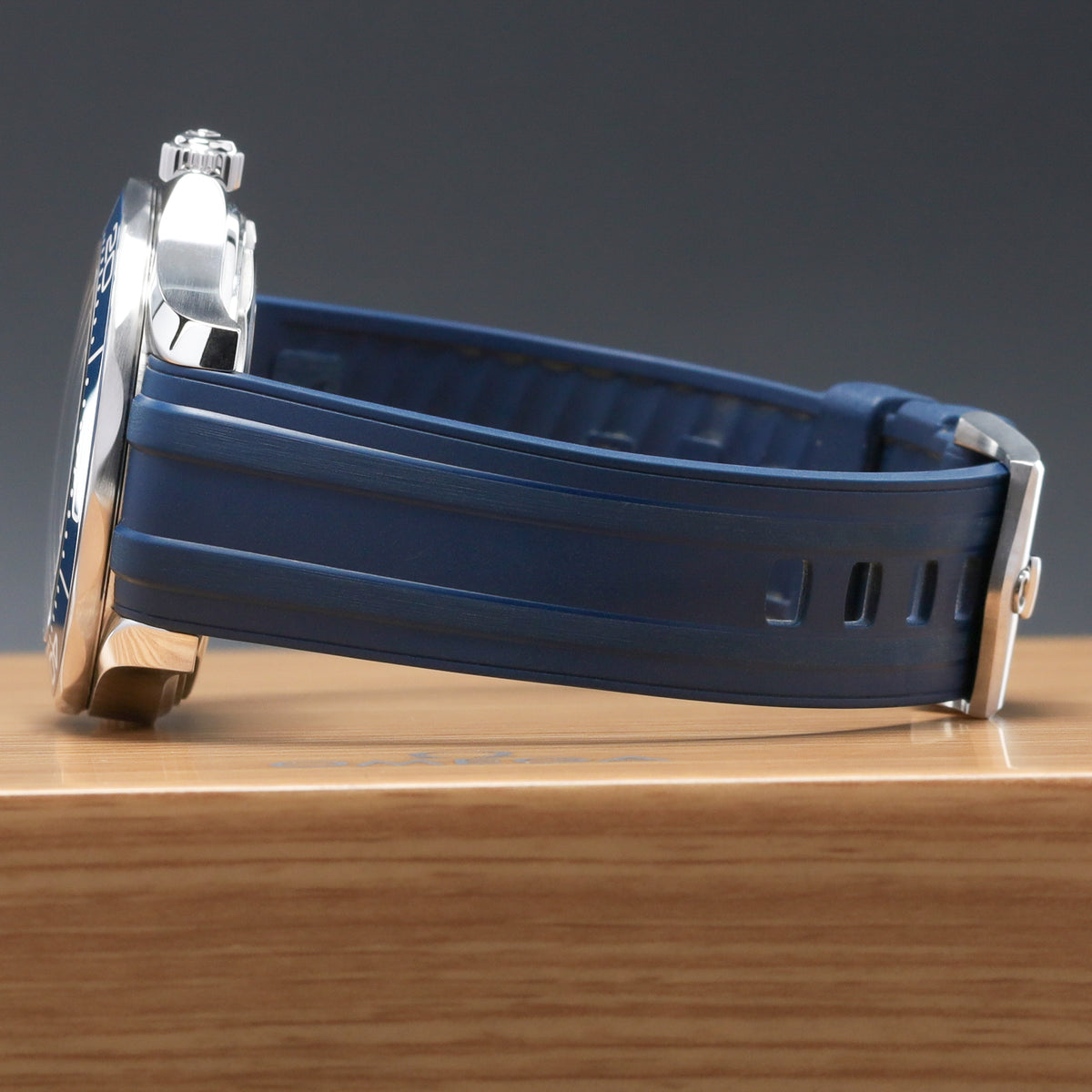 Omega Seamaster 2025 Complete 42mm Stainless Steel Grey Wave Dial Blue Ceramic Unidirectional Bezel Blue Rubber Strap 210.32.42.20.06.001