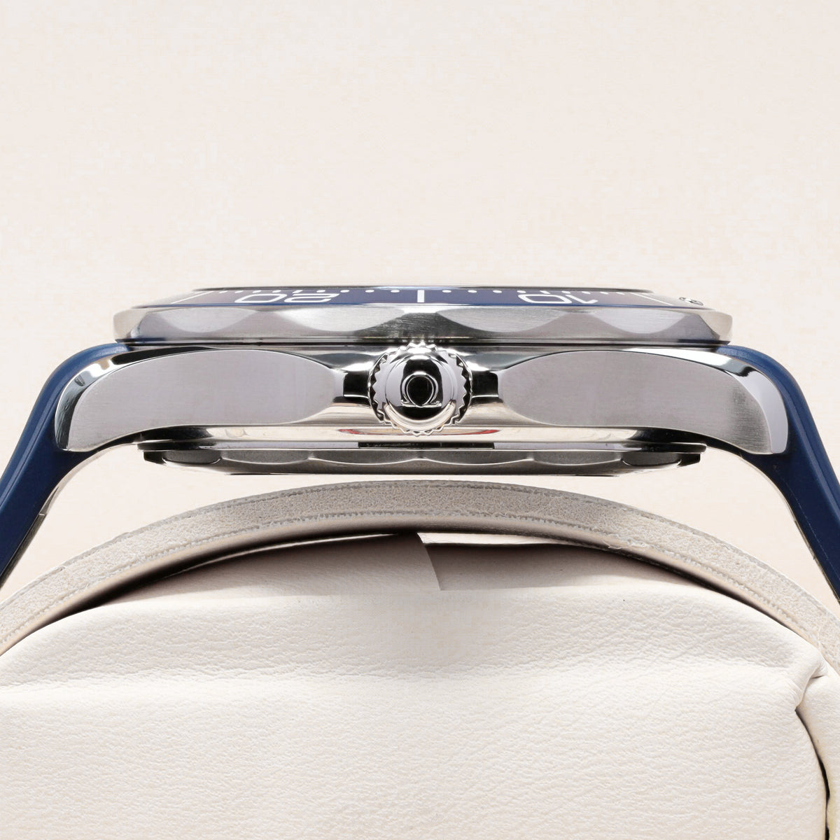 Omega Seamaster 2025 Complete 42mm Stainless Steel Grey Wave Dial Blue Ceramic Unidirectional Bezel Blue Rubber Strap 210.32.42.20.06.001
