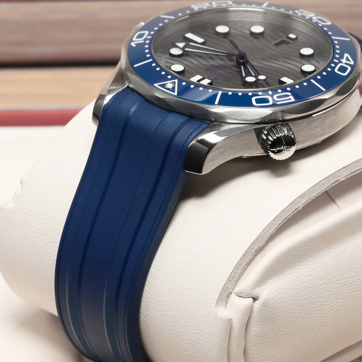 Omega Seamaster 2025 Complete 42mm Stainless Steel Grey Wave Dial Blue Ceramic Unidirectional Bezel Blue Rubber Strap 210.32.42.20.06.001