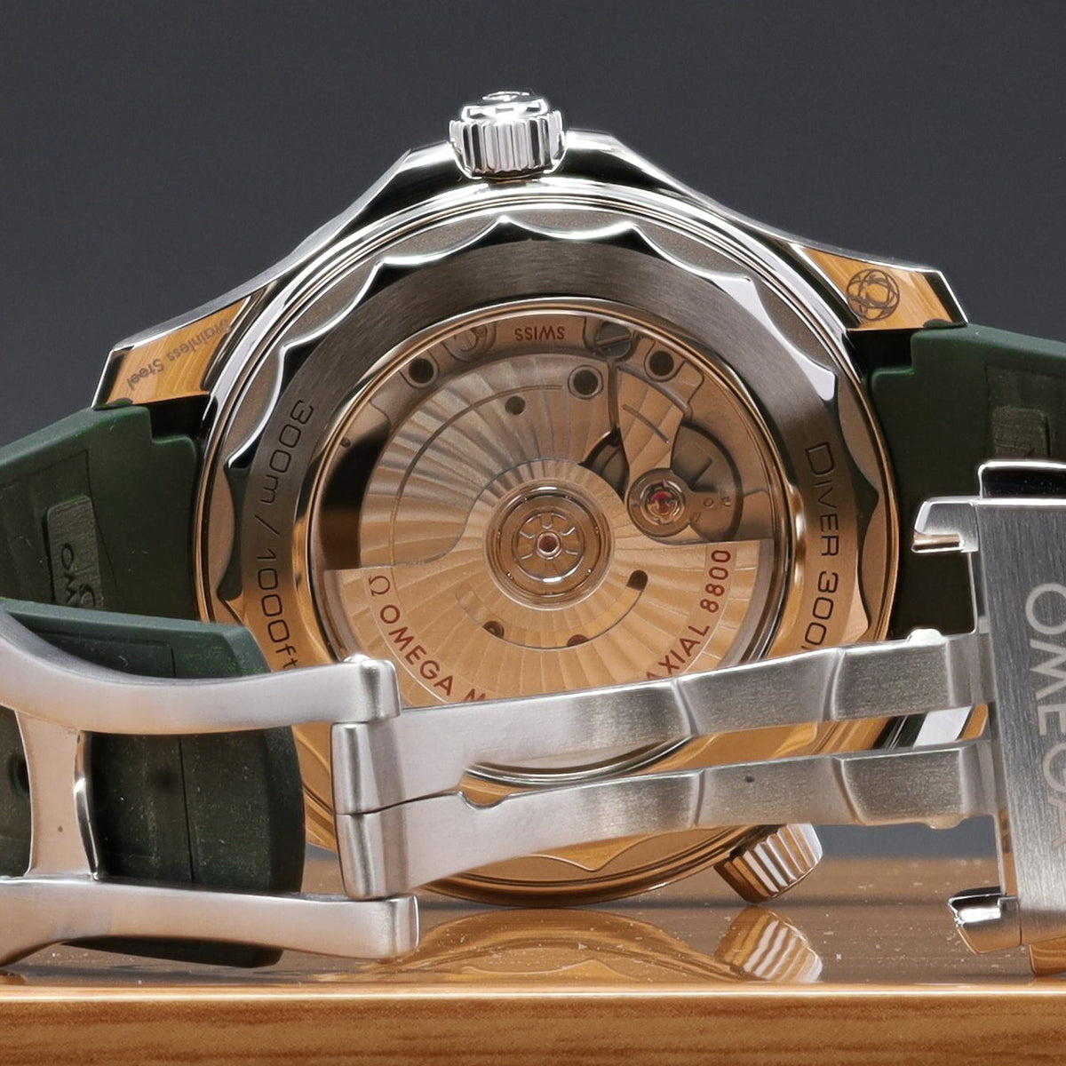 Omega Seamaster 2022 Complete 42mm Stainless Steel Green Wave Pattern Ceramic Dial Green Ceramic Dive Bezel Green Rubber Strap 210.32.42.20.10.001