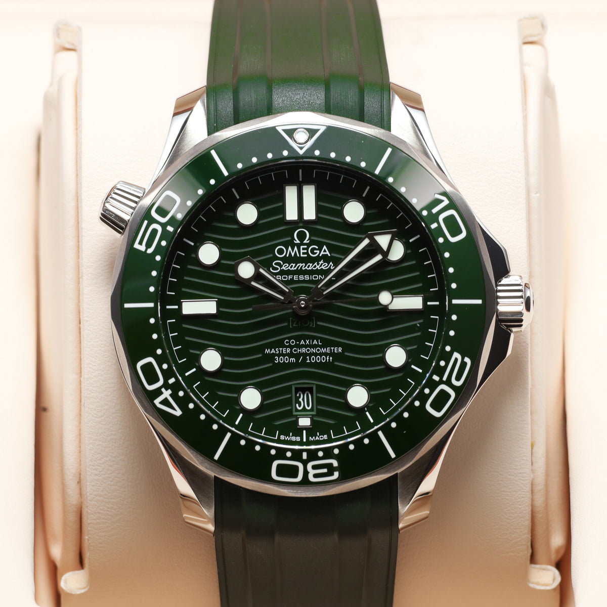 Omega Seamaster 2022 Complete 42mm Stainless Steel Green Wave Pattern Ceramic Dial Green Ceramic Dive Bezel Green Rubber Strap 210.32.42.20.10.001