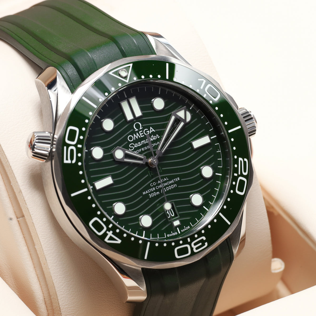 Omega Seamaster 2022 Complete 42mm Stainless Steel Green Wave Pattern Ceramic Dial Green Ceramic Dive Bezel Green Rubber Strap 210.32.42.20.10.001