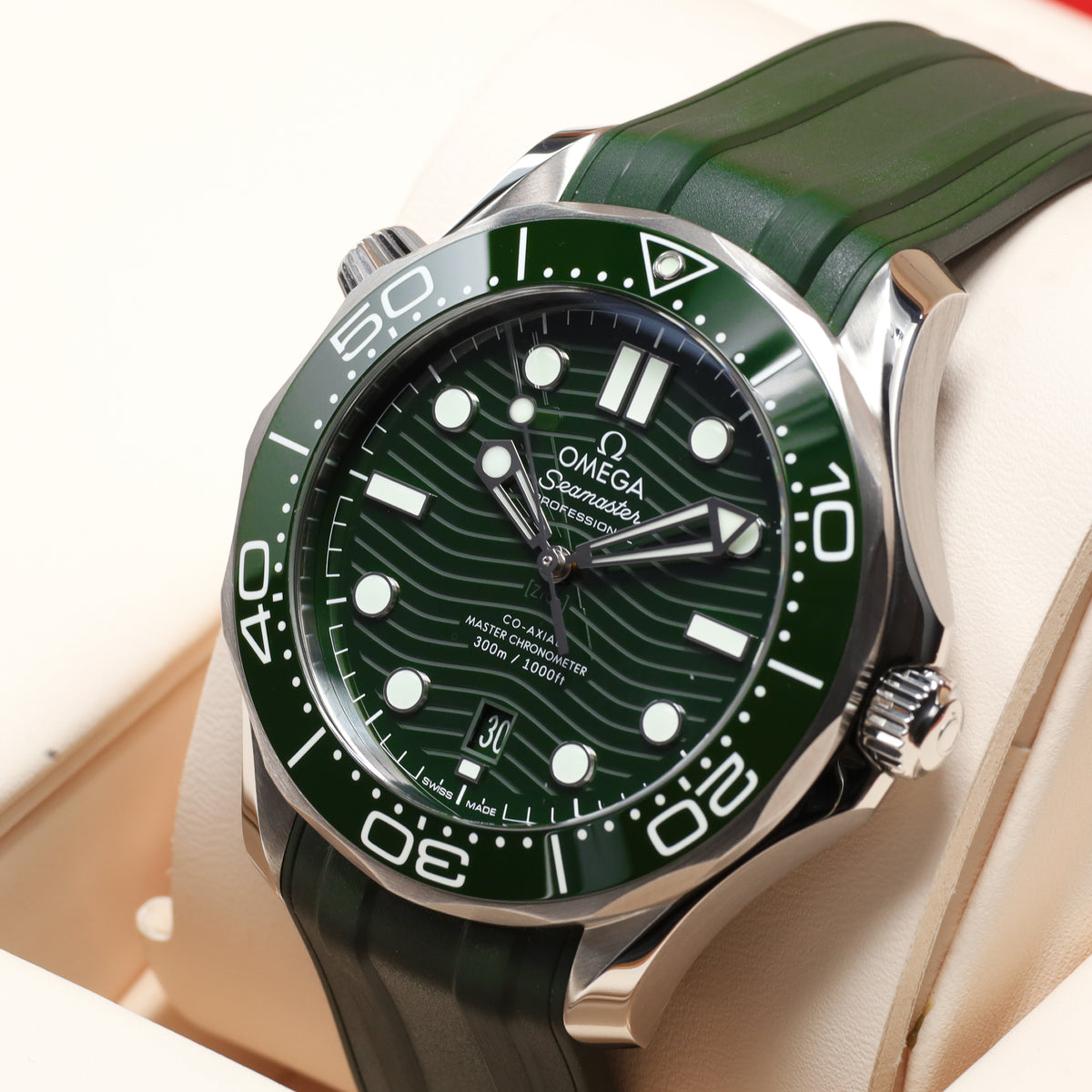 Omega Seamaster 2022 Complete 42mm Stainless Steel Green Wave Pattern Ceramic Dial Green Ceramic Dive Bezel Green Rubber Strap 210.32.42.20.10.001