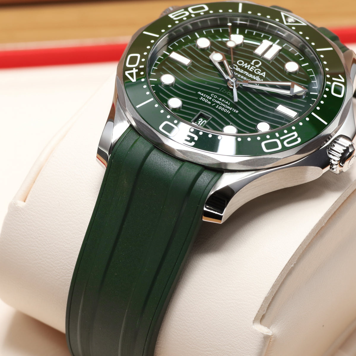 Omega Seamaster 2022 Complete 42mm Stainless Steel Green Wave Pattern Ceramic Dial Green Ceramic Dive Bezel Green Rubber Strap 210.32.42.20.10.001