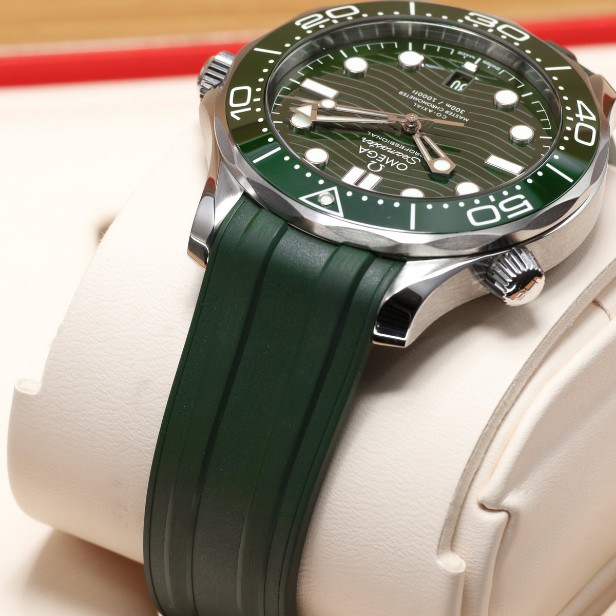 Omega Seamaster 2022 Complete 42mm Stainless Steel Green Wave Pattern Ceramic Dial Green Ceramic Dive Bezel Green Rubber Strap 210.32.42.20.10.001