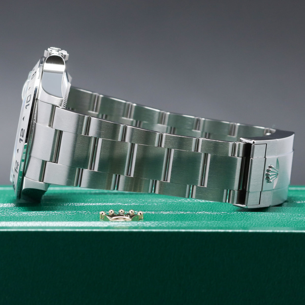Rolex Explorer II Polar 2026 Complete 42mm Oystersteel White Dial Fixed Oystersteel 24-Hour Bezel Oyster Bracelet 226570