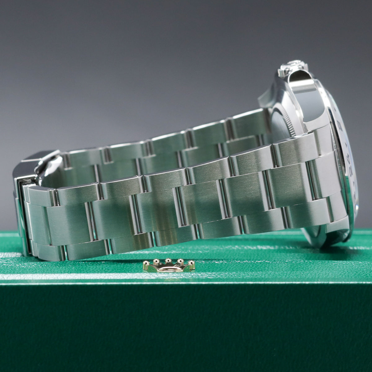 Rolex Explorer II Polar 2026 Complete 42mm Oystersteel White Dial Fixed Oystersteel 24-Hour Bezel Oyster Bracelet 226570