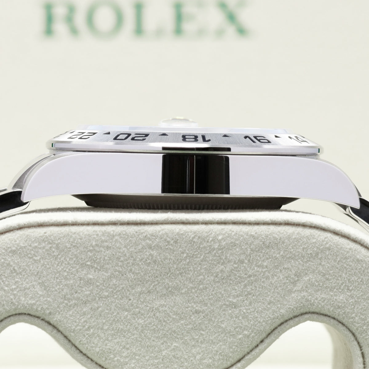 Rolex Explorer II Polar 2026 Complete 42mm Oystersteel White Dial Fixed Oystersteel 24-Hour Bezel Oyster Bracelet 226570