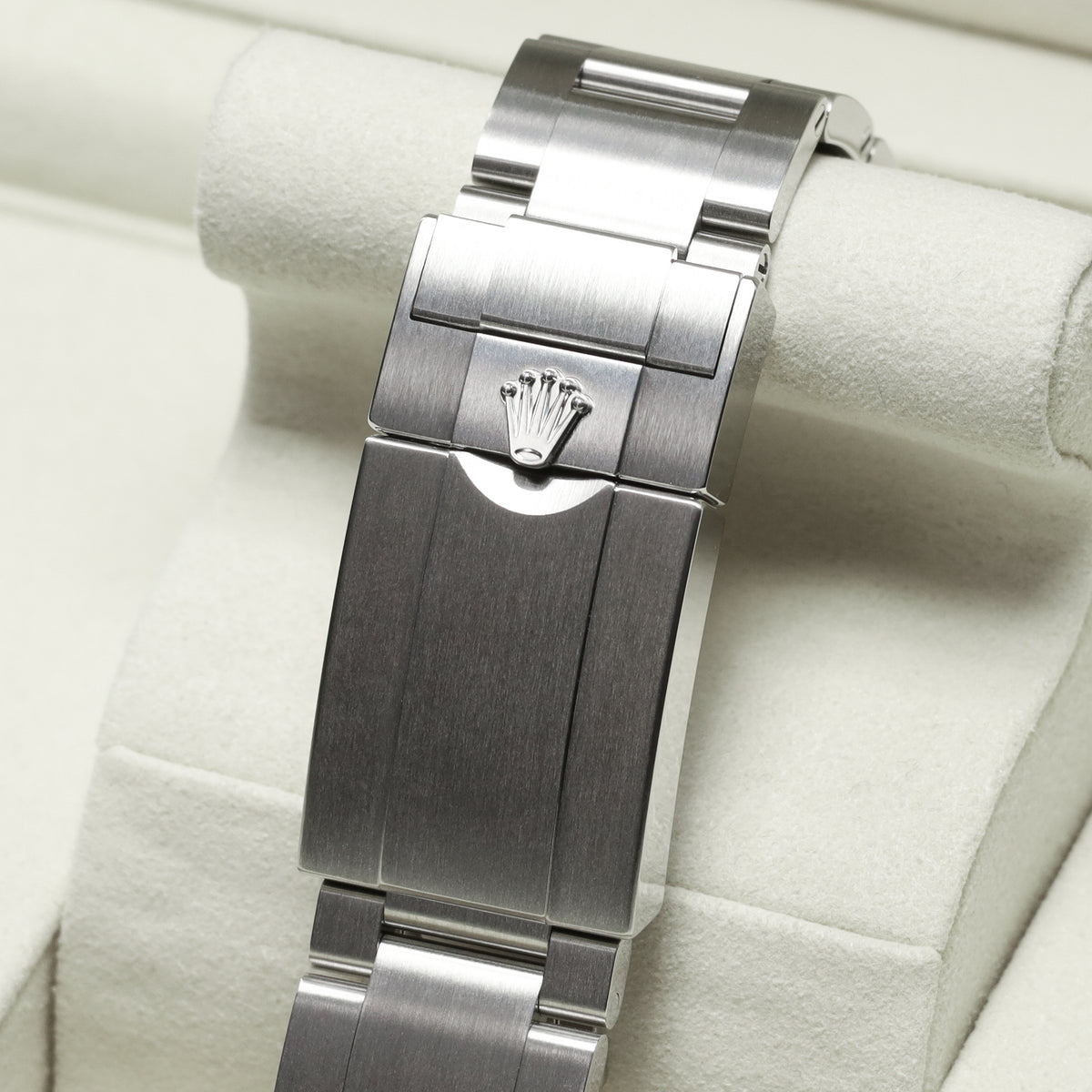 Rolex Explorer II Polar 2026 Complete 42mm Oystersteel White Dial Fixed Oystersteel 24-Hour Bezel Oyster Bracelet 226570