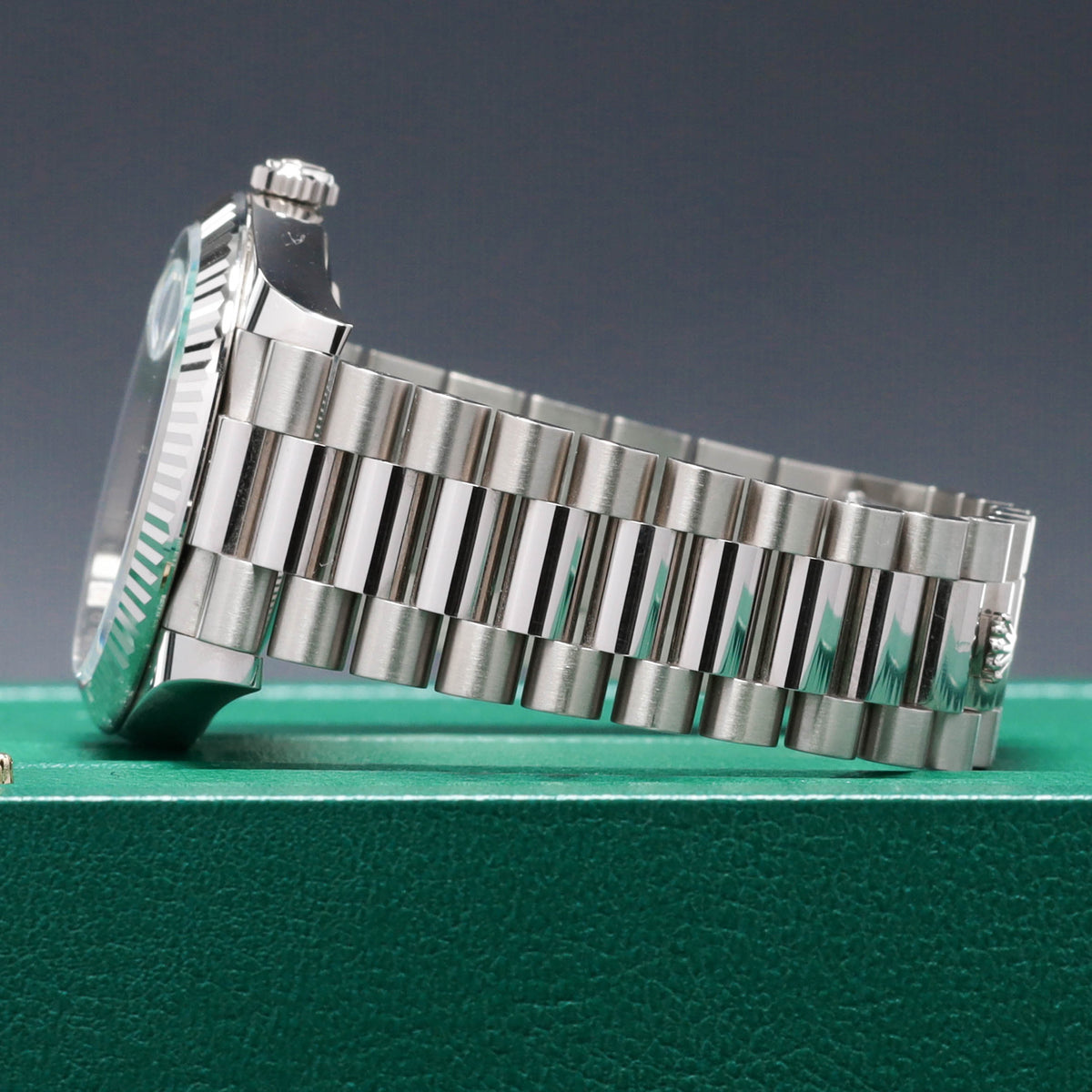 Rolex Day Date 2026 Complete 40mm 18k White Gold Bright Blue Dial 18k White Gold Fluted Bezel President Bracelet 228239