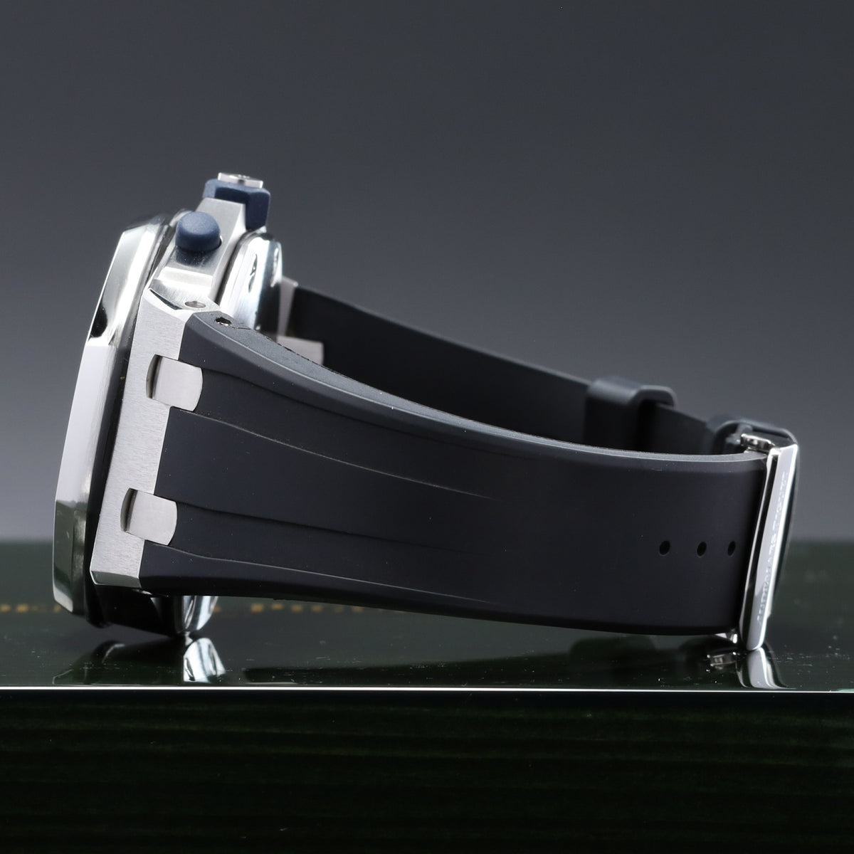 Audemars Piguet Royal Oak Offsore 42mm Stainless steel White “Panda” Dial With Blue Subdials Octagonal Offshore Bezel Rubber strap 26170ST