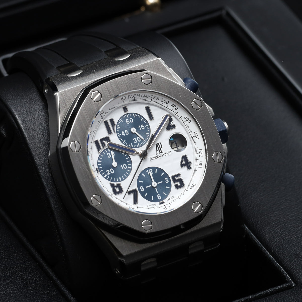 Audemars Piguet Royal Oak Offsore 42mm Stainless steel White “Panda” Dial With Blue Subdials Octagonal Offshore Bezel Rubber strap 26170ST