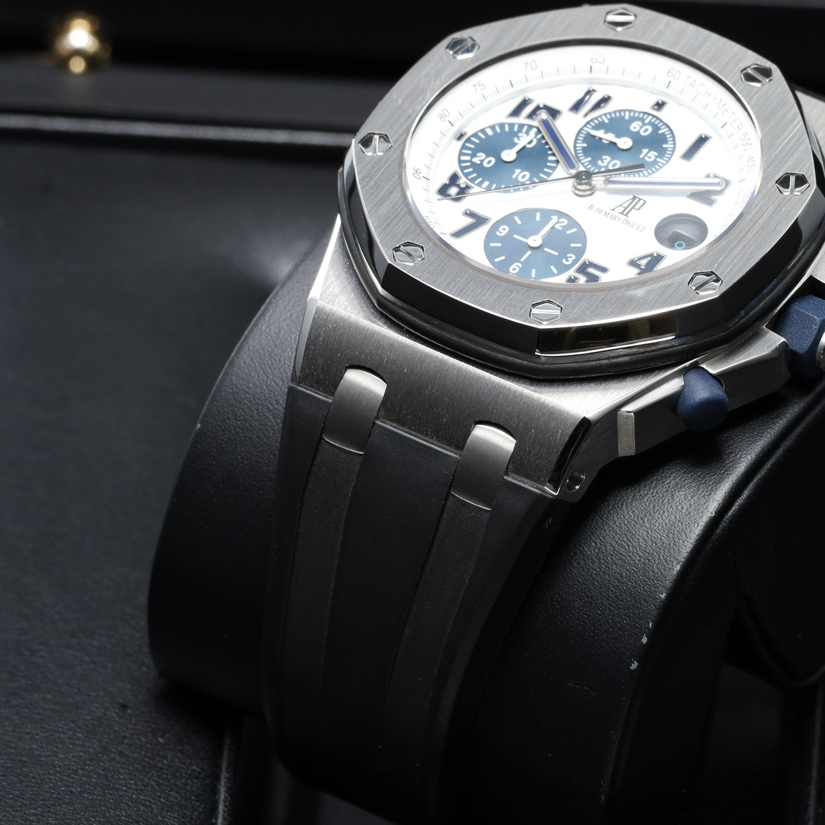 Audemars Piguet Royal Oak Offsore 42mm Stainless steel White “Panda” Dial With Blue Subdials Octagonal Offshore Bezel Rubber strap 26170ST